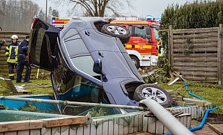 Im Pool endet am Dienstag die Flucht einer 21-jährigen Toyota-Fahrerin. - FreitagTV