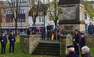 In Detmold ist am Volkstrauertag der Opfer von Krieg und Gewalt gedacht worden. - Nicole Ellerbrake