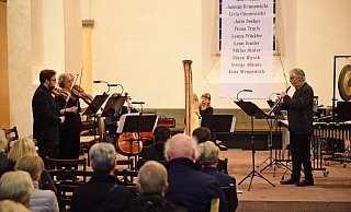 Rund 80 Besucher haben das Konzert "Vom Krieg zum Frieden" in Wöbbel besucht. - Nicole Ellerbrake Rund 80 Besucher haben das Konzert "Vom Krieg zum Frieden" in Wöbbel besucht. - Nicole Ellerbrake