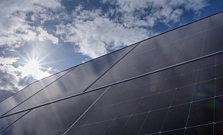 Die geplante Freiflächen-Photovoltaikanlage am Schiedersee soll von der Gesellschaft "Photovoltaik Deponie Dörentrup" umgesetzt werden. - Symbolfoto: Pixabay Die geplante Freiflächen-Photovoltaikanlage am Schiedersee soll von der Gesellschaft "Photovoltaik Deponie Dörentrup" umgesetzt werden. - Symbolfoto: Pixabay