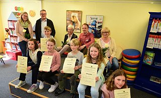 Jury und Teilnehmer: (von links) Sonja Girod, Madleen Diefenbach, Markus Baier, Klaas Rahenkamp, Tabitha Kimbel, Elisabeth Webel, Josua Manthey, Björn Bohnert, Elli Sasse, Karen Trumpf und Jolina Kleine-Ostmann. - Nicole Ellerbrake