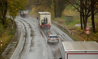 Die Extertalstraße, hier zwischen Almena und Bremke, ist für Radfahrer besonders gefährlich. - Archivfoto: Torben Gocke