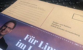 SPD-Landtagskandidat Dennis Maelzer will den Bürgern die Briefwahl schmackhaft machen - und bietet auf seinem Flyer einen Coupon für die Beantragung. Doch das geht auch ganz formlos ohne Coupon und Wahlbenachrichtigung. - Silke Buhrmester(LZ)