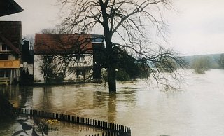 Könnte das Amazon-Großprojekt den Wöbbelern zu nassen Füßen verhelfen? - Die Sorge geht im Dorf um, dass die Gefahr sich verstärken könnte und es häufiger so aussehen könnte wie im Dezember 2021 - Freya Köhring