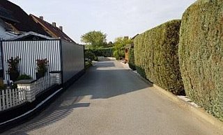 Unter anderem in der Straße Im Kurpark ist es zu eng für das Müllfahrzeug: Es kann hier nicht drehen. Die Anwohner müssen die Tonnen künftig nach vorn bringen. - PreZero