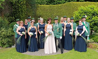 Kaiserpaar Carsten und Stefanie Sulimma nebst Hofstaat laden zum Schützenball ein. - Schützenverein Elbrinxen Kaiserpaar Carsten und Stefanie Sulimma nebst Hofstaat laden zum Schützenball ein. - Schützenverein Elbrinxen