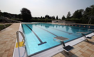 Wer ins Dörentruper Freibad will, kann sich per Handy vor Ort registrieren. - Archivfoto: Jens Rademacher Wer ins Dörentruper Freibad will, kann sich per Handy vor Ort registrieren. - Archivfoto: Jens Rademacher