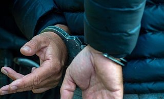 Der Täter konnte durch Zeugen festegahelten werden. - Symbolbild: Stefan Sauer/dpa Der Täter konnte durch Zeugen festegahelten werden. - Symbolbild: Stefan Sauer/dpa