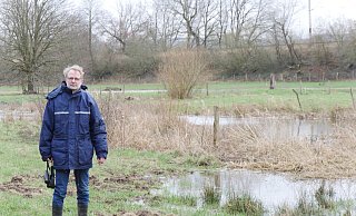 Dank des Regens in den vergangenen Wochen ist der Besuch des Emmer-Altarms mit Matthias Füller, Leiter der Biologischen Station Lippe, ein bisschen wie eine Zeitreise. - Jost Wolf
