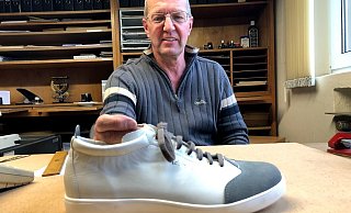 Klaus Süllwald hat den Retro-Sneaker der Eigenmarke „Biekamp" entworfen. - Sven Kienscherf