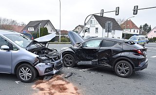 Auf der Kreuzung Klingenbergstraße/Lagesche Straße sind Dienstagmittag zwei Autos zusammengestoßen. - Jörn Fries