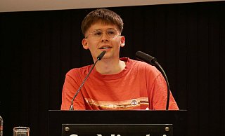 Unter Nazis. Jung, ostdeutsch, gegen Rechts. Jakob Springfeld liest aus seinem Buch im Gemeindesaal St. Nicolai. - Thomas Krügler