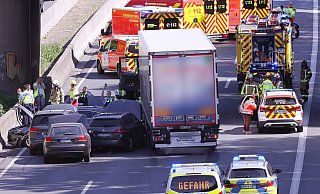 Nach den Corona-Jahren schnellt die Zahl der Verkehrsunfälle mit Verletzten in NRW in die Höhe. - David Young/dpa Nach den Corona-Jahren schnellt die Zahl der Verkehrsunfälle mit Verletzten in NRW in die Höhe. - David Young/dpa