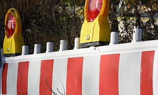 Die Schäden auf der Brücke über die Extertalbahn werden ausgebessert. - Symbolbild: Pixabay