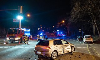 Drei Personen sind bei dem Unfall zum Teil schwer verletzt worden. - Freitag-TV Drei Personen sind bei dem Unfall zum Teil schwer verletzt worden. - Freitag-TV