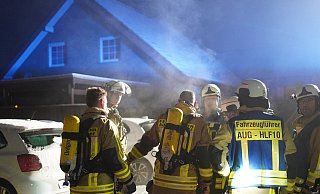 Die Augustdorfer Kameraden konnten zwei Bewohner des Hauses nur noch tot bergen. - Freitag TV