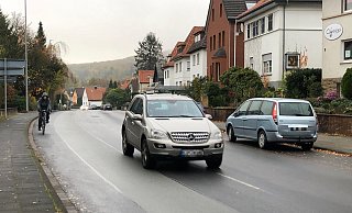 Auf der Wüstener Straße sollen nach den Plänen der Verwaltung wie auf der sich anschließenden Beetstraße beidseitig Schutzstreifen für Radfahrer angelegt werden. Dann ist Parken am Straßenrand nicht mehr möglich. - Thomas Reineke Auf der Wüstener Straße sollen nach den Plänen der Verwaltung wie auf der sich anschließenden Beetstraße beidseitig Schutzstreifen für Radfahrer angelegt werden. Dann ist Parken am Straßenrand nicht mehr möglich. - Thomas Reineke