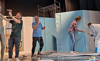 Bis Ende Oktober ist das Stück Kaufhaus in Trouble zu sehen. Tickets gibt’s an der Abendkasse. - Heimatverein Bis Ende Oktober ist das Stück Kaufhaus in Trouble zu sehen. Tickets gibt’s an der Abendkasse. - Heimatverein