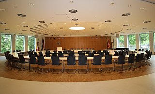 Der Sitzungssaal des Kreistages im Detmolder Kreishaus. - Kreis Lippe Der Sitzungssaal des Kreistages im Detmolder Kreishaus. - Kreis Lippe