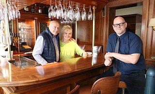 Horst Bauer mit seiner Frau Gerda und Restaurantleiter Peter Hagedorn. - Alexandra Schaller