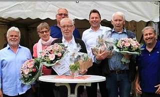 Feierten am Mühlenteich: Jens Kemmler, Friedetraut Schwarzer, Rolf Kröger, Dieter Ehlebracht, Detmolds Bürgermeister Frank Hilker, Manfred Heetjans und Ortsbürgermeister von Pivitsheide V.L., Rüdiger Scheuß. - HVV Pivitsheide Feierten am Mühlenteich: Jens Kemmler, Friedetraut Schwarzer, Rolf Kröger, Dieter Ehlebracht, Detmolds Bürgermeister Frank Hilker, Manfred Heetjans und Ortsbürgermeister von Pivitsheide V.L., Rüdiger Scheuß. - HVV Pivitsheide