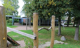 Die Grundschule Billinghausen wird derzeit von der Glaubensgemeinschaft "Hütte Davids" genutzt. Das Mietverhältnis soll aufgelöst werden, dann folgt zeitnah der Abriss - vorausgesetzt, Ausschuss und Rat folgen im Oktober dem Vorschlag der Verwaltung. - Astrid Sewing