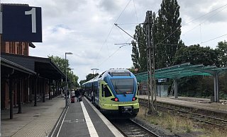 Ein Zug hält im Bahnhof Bad Salzuflen. - Thomas Reineke