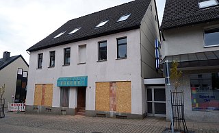 Auch in der Mittelstraße 32 befanden sich im Erdgeschoss Geschäftsräume. Nach dem Umbau wird das gesamte Haus Wohnungen beherbergen. - Lorraine Brinkmann Auch in der Mittelstraße 32 befanden sich im Erdgeschoss Geschäftsräume. Nach dem Umbau wird das gesamte Haus Wohnungen beherbergen. - Lorraine Brinkmann