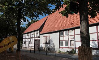Die Alte Scheune am Lippegarten steht derzeit leer. Vor einigen Jahren gab es Pläne für eine Gastronomie, doch die Kosten waren zu hoch. - Carolin Brokmann-Förster