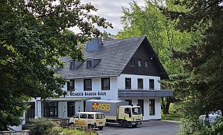 Der Arbeiter Samariter Bund hat sehr viel Erfahrung mit der Organisation von Unterkünften für Geflüchtete. Die Betreuung im Auftrag der Stadt endet. Die Bezirksregierung hat eine Ausschreibung für die Landesunterkunft auf den Weg gebracht. - Astrid Sewing