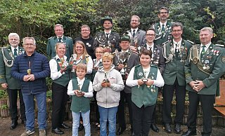 Die stolzen Sieger beim Kampf um den Nordlippe-Pokal der Schützen. - Sylvia Frevert(LZ)