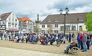 Am Sonntag hat es auf dem Marktplatz in Horn eine Kundgebung gegen Rechts gegeben. - Nicole Ellerbrake