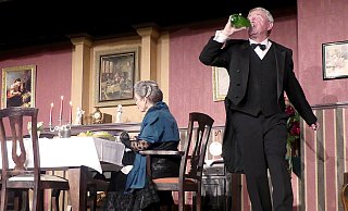 Reinhild Blum und Detlef von der Heide in ihren Paraderollen als Miss Sophie und Butler James. - Rudi Rudolph Reinhild Blum und Detlef von der Heide in ihren Paraderollen als Miss Sophie und Butler James. - Rudi Rudolph