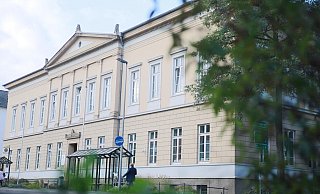 Auch beim zweiten Versuch erschien die Hauptbelastungszeugin, eine 30-Jährige aus Detmold, nicht vor Gericht. - Jannik Stodiek