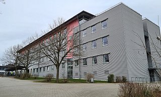 An der Karla-Raveh-Gesamtschule in Lemgo sollen bald Tablets im Unterricht zum Einsatz kommen. - Nadine Uphoff