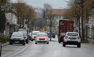 Die Mittelstraße war lange das Nadelöhr von Barntrup. Die neue Umgehung sorgt für Entspannung. Verkehrslärm gibt es hier aber weiterhin. Davor sollen Anwohner geschützt werden. - Archivfoto: Axel Bürger Die Mittelstraße war lange das Nadelöhr von Barntrup. Die neue Umgehung sorgt für Entspannung. Verkehrslärm gibt es hier aber weiterhin. Davor sollen Anwohner geschützt werden. - Archivfoto: Axel Bürger