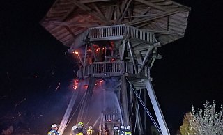 Die Feuerwehr konnte den Brand binnen kurzer Zeit löschen. Dennoch sind die Schäden immens. - Müther/Freiwillige Feuerwehr Horn-Bad Meinberg
