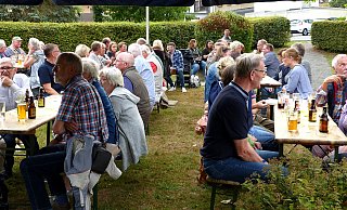 Viele Besucher kommen zum Sommerfest in Siekholz. - Rudi Rudolph