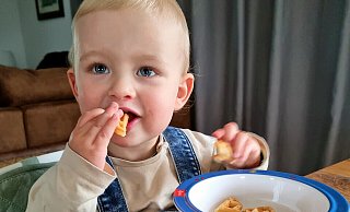 Essen will gelernt sein. Gerade bei den Jüngsten geht da gerne mal etwas daneben. Lippische Gastronomen wollen auf den Nachwuchs trotzdem nicht verzichten. - Carolin Brokmann-Förster