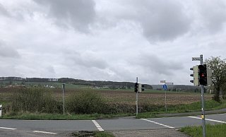 Auf diesem Feld südöstlich der "Hellweg-Kreuzung" in Kachtenhausen sollen sich nach dem Willen der Stadt Lage in naher Zukunft Firmen ansiedeln können. Der Regionalrat in Detmold hat den Plänen bereits zugestimmt. - Thomas Reineke Auf diesem Feld südöstlich der "Hellweg-Kreuzung" in Kachtenhausen sollen sich nach dem Willen der Stadt Lage in naher Zukunft Firmen ansiedeln können. Der Regionalrat in Detmold hat den Plänen bereits zugestimmt. - Thomas Reineke