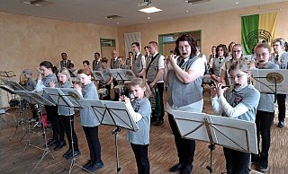 Der Nachwuchs des Spielmannszuges Rischenau begeisterte die Gäste im Dorfgemeinschaftshaus. - Spielmannszug Rischenau Der Nachwuchs des Spielmannszuges Rischenau begeisterte die Gäste im Dorfgemeinschaftshaus. - Spielmannszug Rischenau