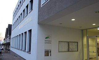Das Rathaus Extertal, vom Eingang Mittelstraße aus gesehen. - Jens Rademacher Das Rathaus Extertal, vom Eingang Mittelstraße aus gesehen. - Jens Rademacher