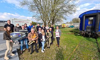 Die Beteiligten des Bahnhofsfestes in Farmbeck würden sich über zahlreiche Besucher freuen. - Nadine Uphoff Die Beteiligten des Bahnhofsfestes in Farmbeck würden sich über zahlreiche Besucher freuen. - Nadine Uphoff