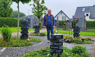 Der Friedhof in der Laubke trägt seine Handschrift: Wilfried Waibel im Urnen-Friedhofsgarten. - Katrin Kantelberg