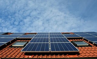 Die Stadt will mit Photovoltaik-Anlagen aufrüsten. Eine Potenzialanalyse soll dabei zeigen, was möglich ist. - Symbolbild: Ulrike Leone/Pixabay Die Stadt will mit Photovoltaik-Anlagen aufrüsten. Eine Potenzialanalyse soll dabei zeigen, was möglich ist. - Symbolbild: Ulrike Leone/Pixabay