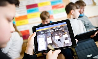 Früher wurden Klassensätze aus dem Digitalpakt finanziert, heute sollen Eltern für ihre Kinder iPads für den Unterricht kaufen, dafür werden es weniger Bücher. - (c) Copyright 2019, dpa (www.dpa.de). Alle Rechte vorbehalten