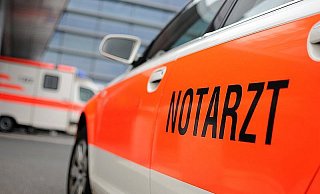 Beide Motorradfahrer werden bei dem Unfall verletzt. - Symbolbild dpa Beide Motorradfahrer werden bei dem Unfall verletzt. - Symbolbild dpa