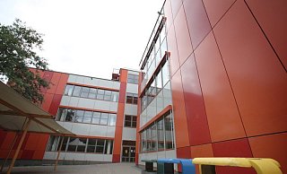 Eine Podiumsdiskussion im Schulzentrum Lohfeld hatte jetzt einen Polizeieinsatz zur Folge. - Till Brand