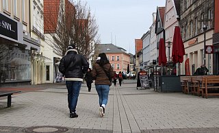 Die Detmolder Fußgängerzone soll durch das Projekt "Zukunft Innenstadt" attraktiver werden. Ein Mietmodell fördert Neuansiedlungen, sodass sich Leerstände wieder mit Leben füllen. - Jana Beckmann Die Detmolder Fußgängerzone soll durch das Projekt "Zukunft Innenstadt" attraktiver werden. Ein Mietmodell fördert Neuansiedlungen, sodass sich Leerstände wieder mit Leben füllen. - Jana Beckmann