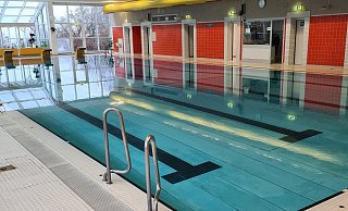 Das Blomberger Hallenbad ist in die Jahre gekommen, das Becken undicht. - Blomberger Versorgungsbetriebe Das Blomberger Hallenbad ist in die Jahre gekommen, das Becken undicht. - Blomberger Versorgungsbetriebe